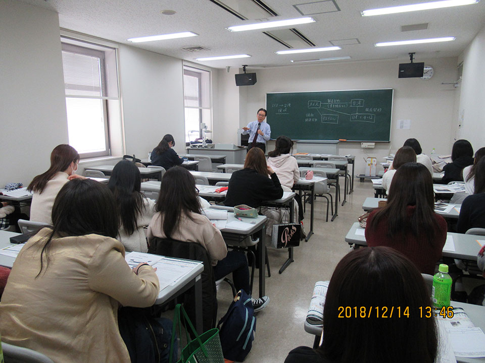 講義をする石川代表
