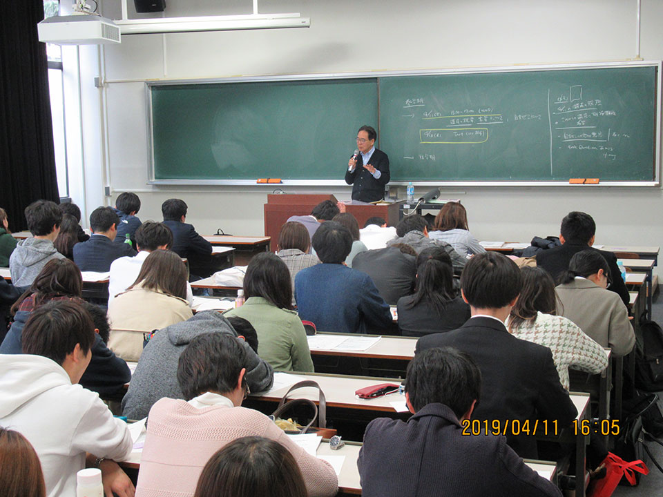 教鞭をとる石川代表