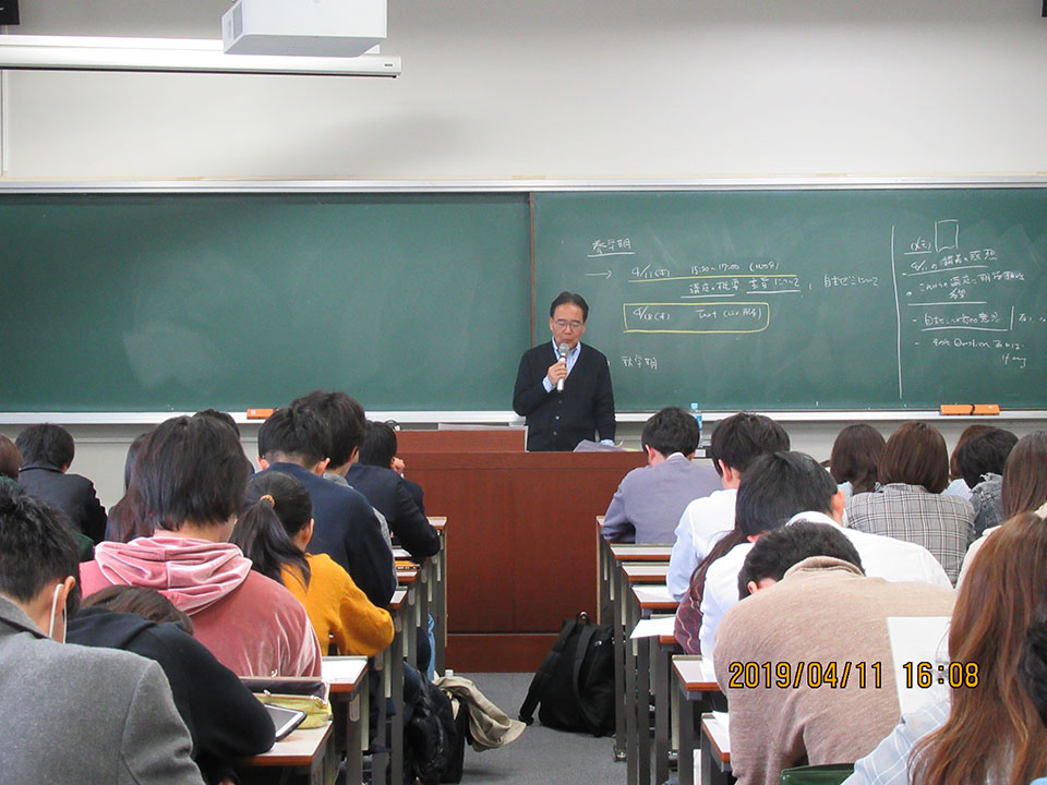 教鞭をとる石川代表