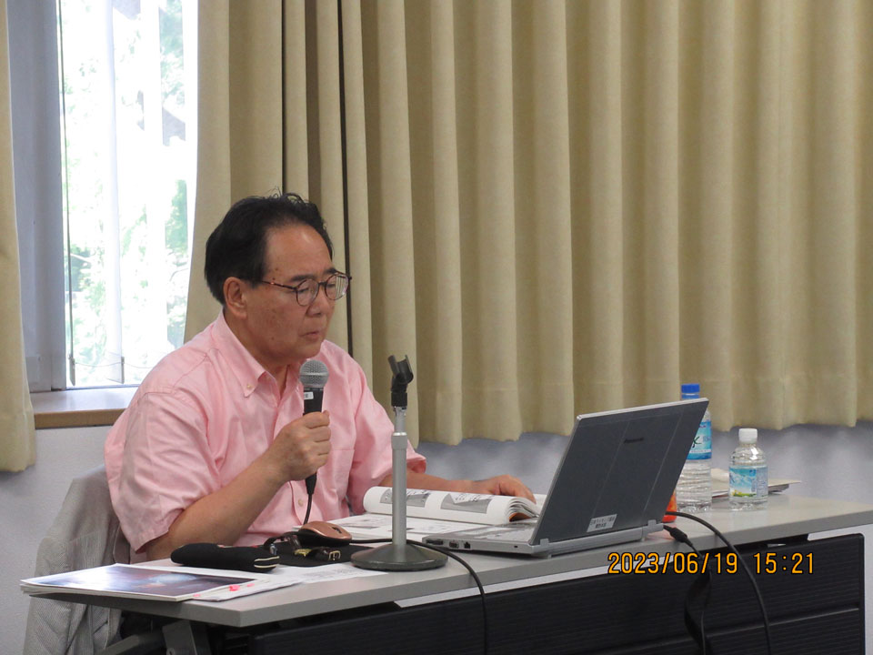 講座の様子　講座を行う石川代表
